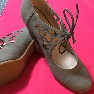 Grey Chelsea Crew “Vinny” heels 👠